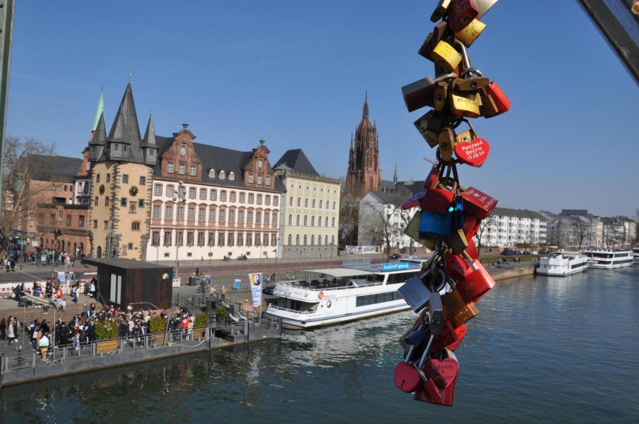 Frankfurt Bed & Breakfast 2*